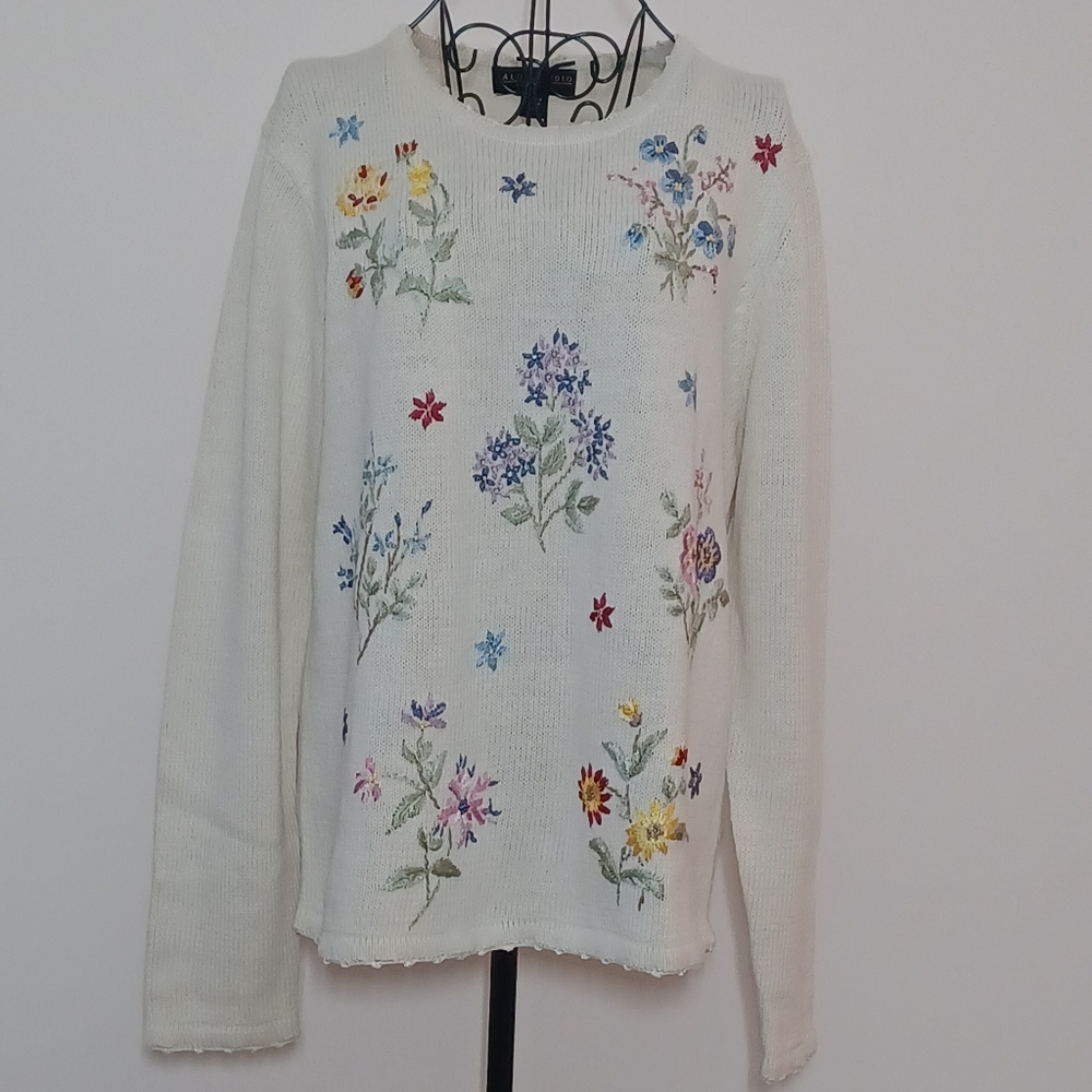 Vintage Salon Studio By Haband Floral Embroidered Sweater Cream  Size M